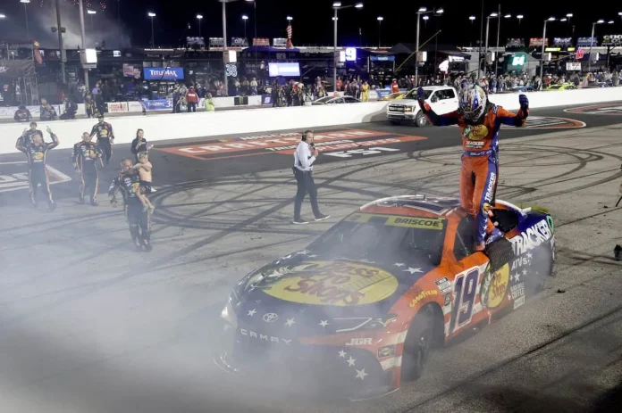 Chase Briscoe dominates Darlington NASCAR race