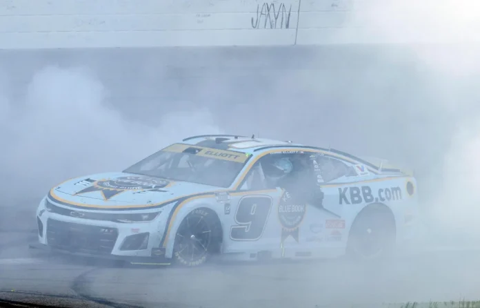 Chase Elliott Kansas playoff race