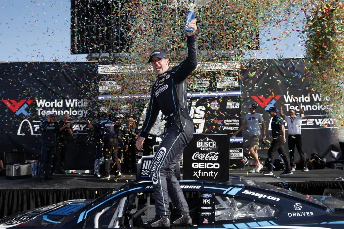Denny Hamlin wins Enjoy Illinois 300 pole
