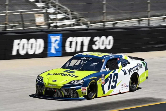 Food City 300 Results Almirola’s Tire Gamble Leads Bristol Finish