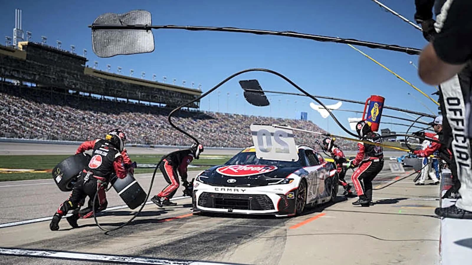 NASCAR team tire strategy