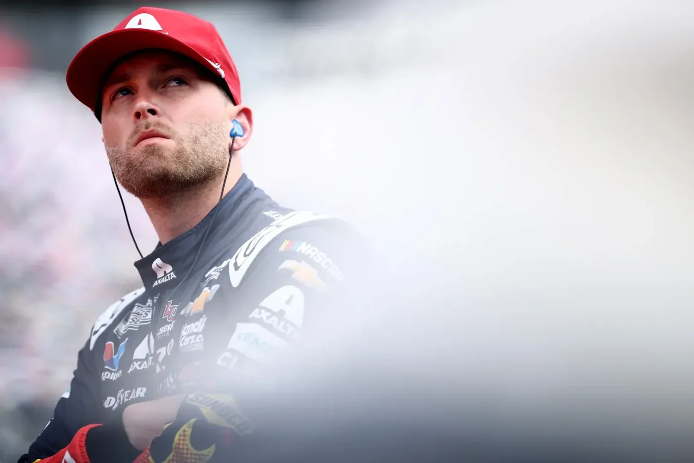 William Byron pit crew change