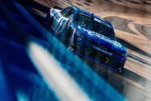 Flat Tires, Crashes Shake Up Phoenix NASCAR Cup Series Practice