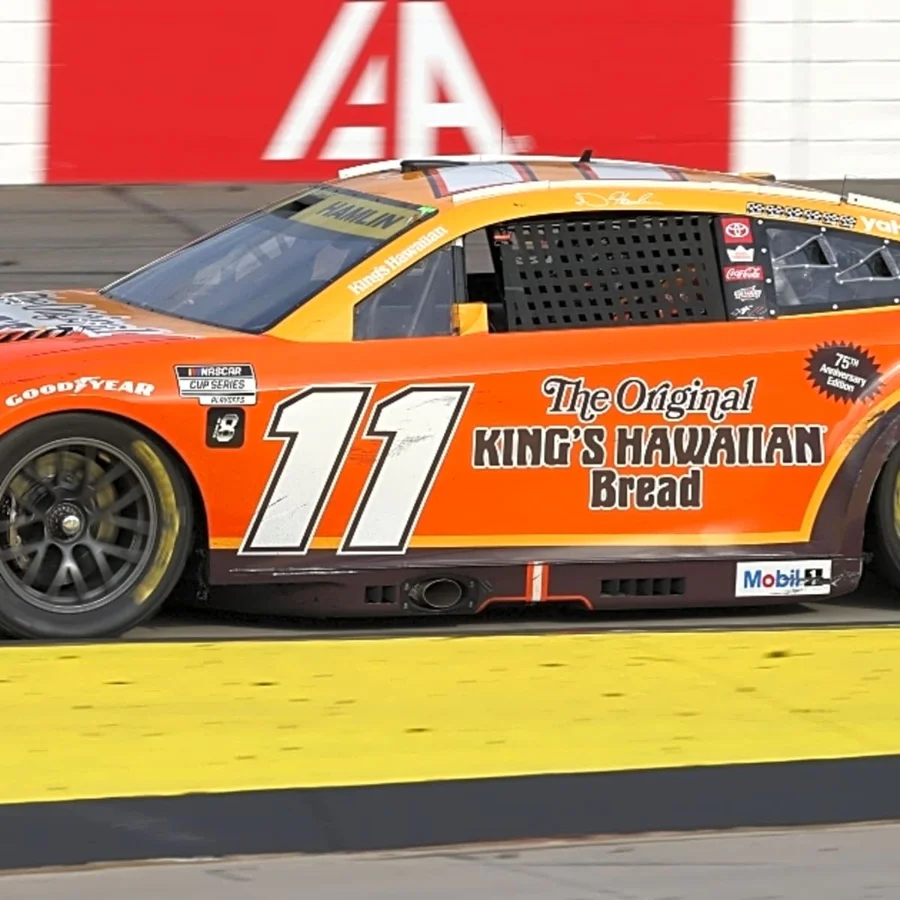 image-of-denny-hamlin-31-10-2025 Denny Hamlin