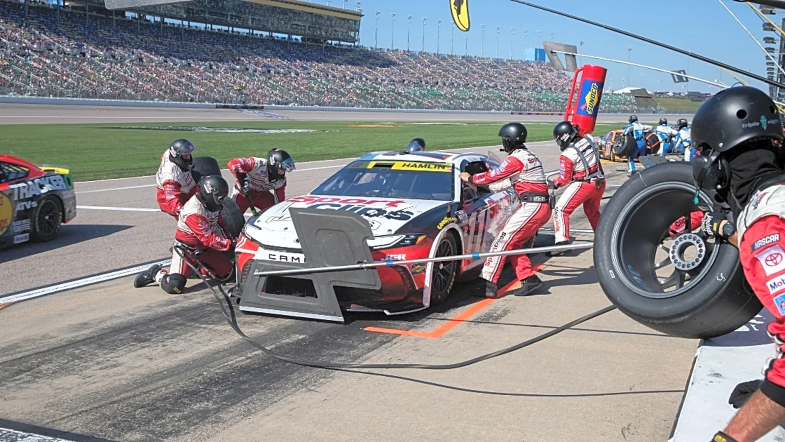 Denny Hamlin pit crew struggles