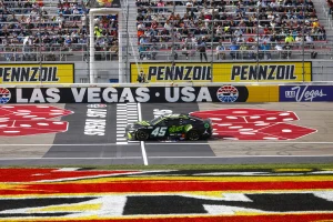 Kyle Busch Las Vegas Update: Samantha, Lennix Wow in Denim