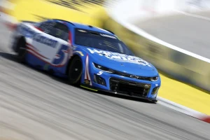 Kyle Larson Eyes Phoenix Championship After Hendrick Surge