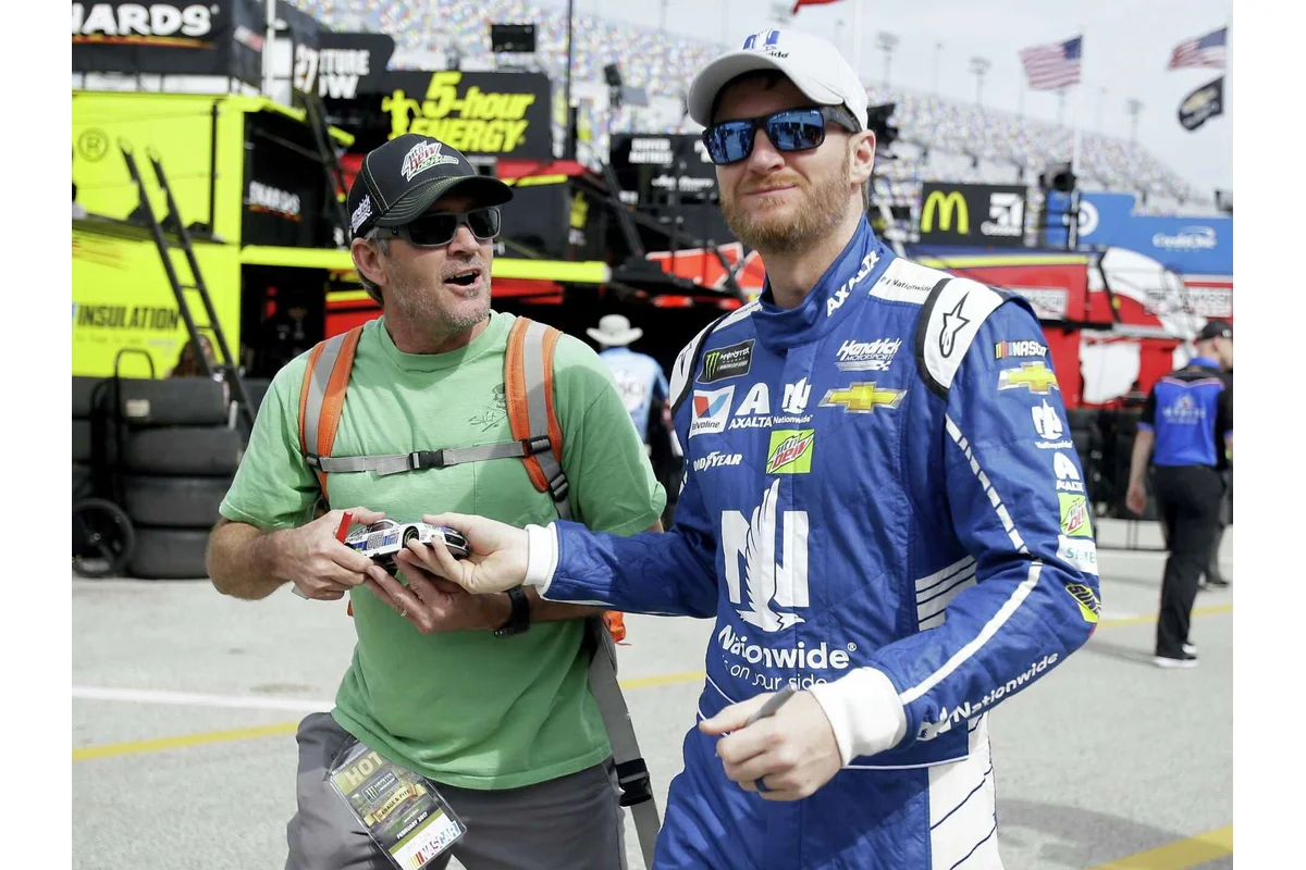 Dale Earnhardt Jr, Denny Hamlin, Kyle Larson, NASCAR, Dale Earnhardt Jr on Hamlin