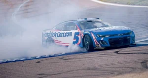 Kyle Larson Dodges NASCAR Villain Role as Hamlin Wins Fans