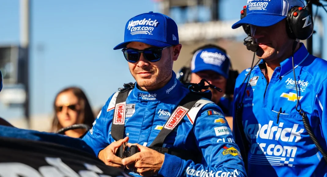 Kyle Larson No. 5 pit crew