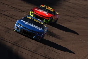 Hamlin’s Spotter Explains Kyle Larson Phoenix Pitstop Drama