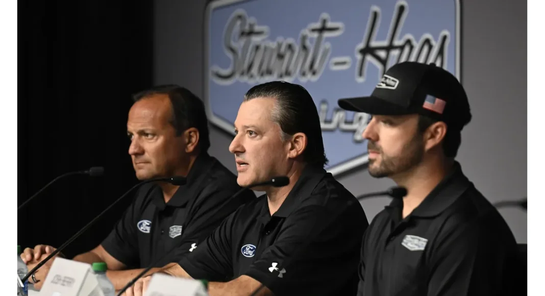 Tony Stewart, Dale Earnhardt Jr, NASCAR, Tony Stewart NASCAR leadership conflict