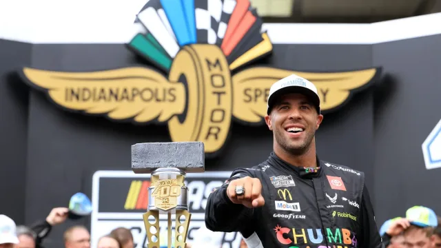 Bubba Wallace, Denny Hamlin, 23XI Racing, Cup Series, Bubba Wallace Christmas NASCAR