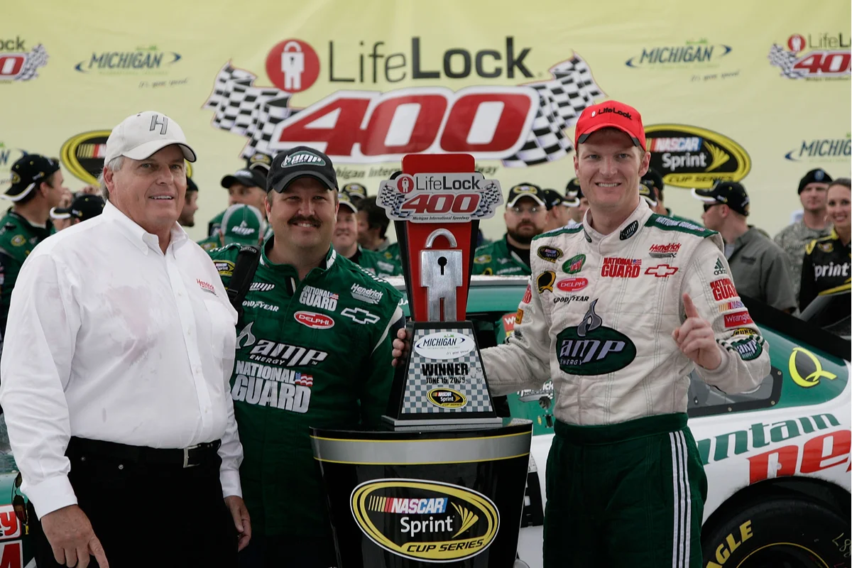 image-of-Dale Earnhardt Jr-14-12-2025 Dale Earnhardt Jr