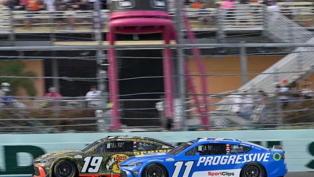 Denny Hamlin, Joe Gibbs Racing, Phoenix Raceway, Joe Gibbs, Cup Series, NASCAR Driver, Denny Hamlin NASCAR championship pursuit