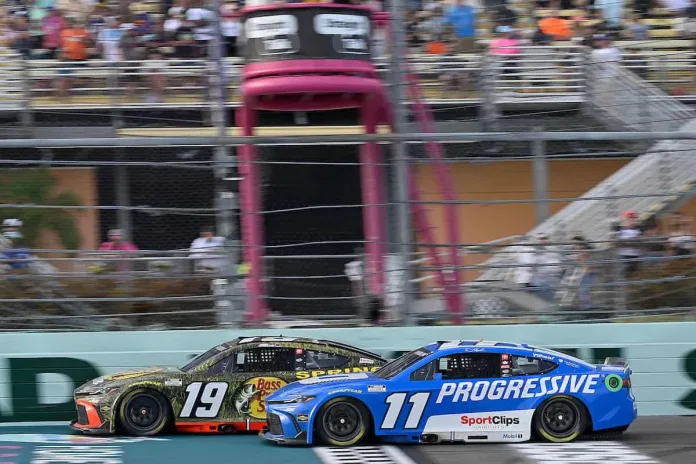 Denny Hamlin, Joe Gibbs Racing, Phoenix Raceway, Joe Gibbs, Cup Series, NASCAR Driver, Denny Hamlin NASCAR championship pursuit