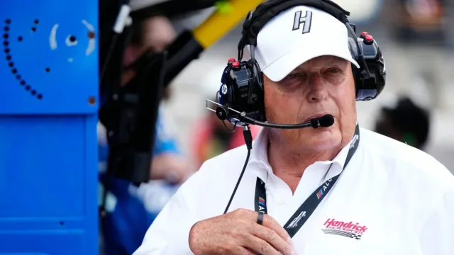 Rick Hendrick, Hendrick Motorsports, Rick Hendrick charter deal dispute