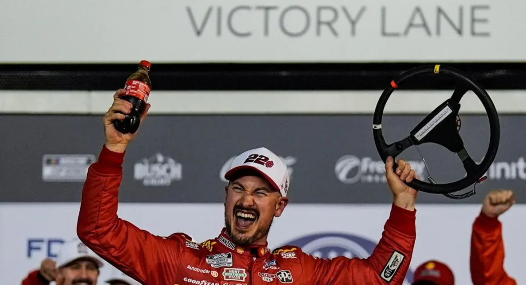 Joey Logano wins Phoenix pole